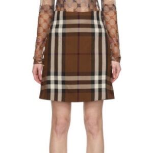 Classic Burberry London England mini skirt Size 10
